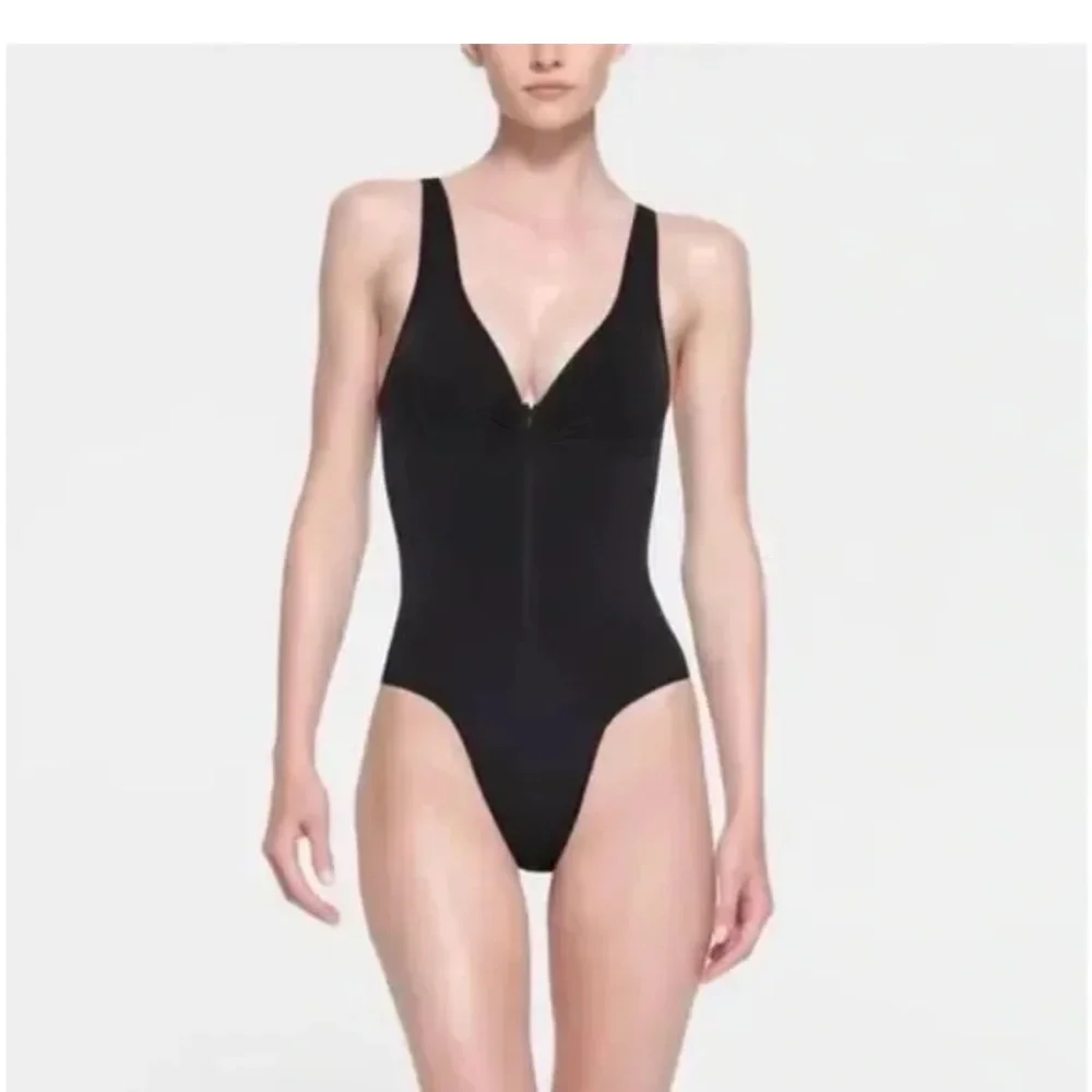 SKIMS *NWOB Seamless Sculpt Zip Front Bodysuit | Onyx - Picture 8 of 10